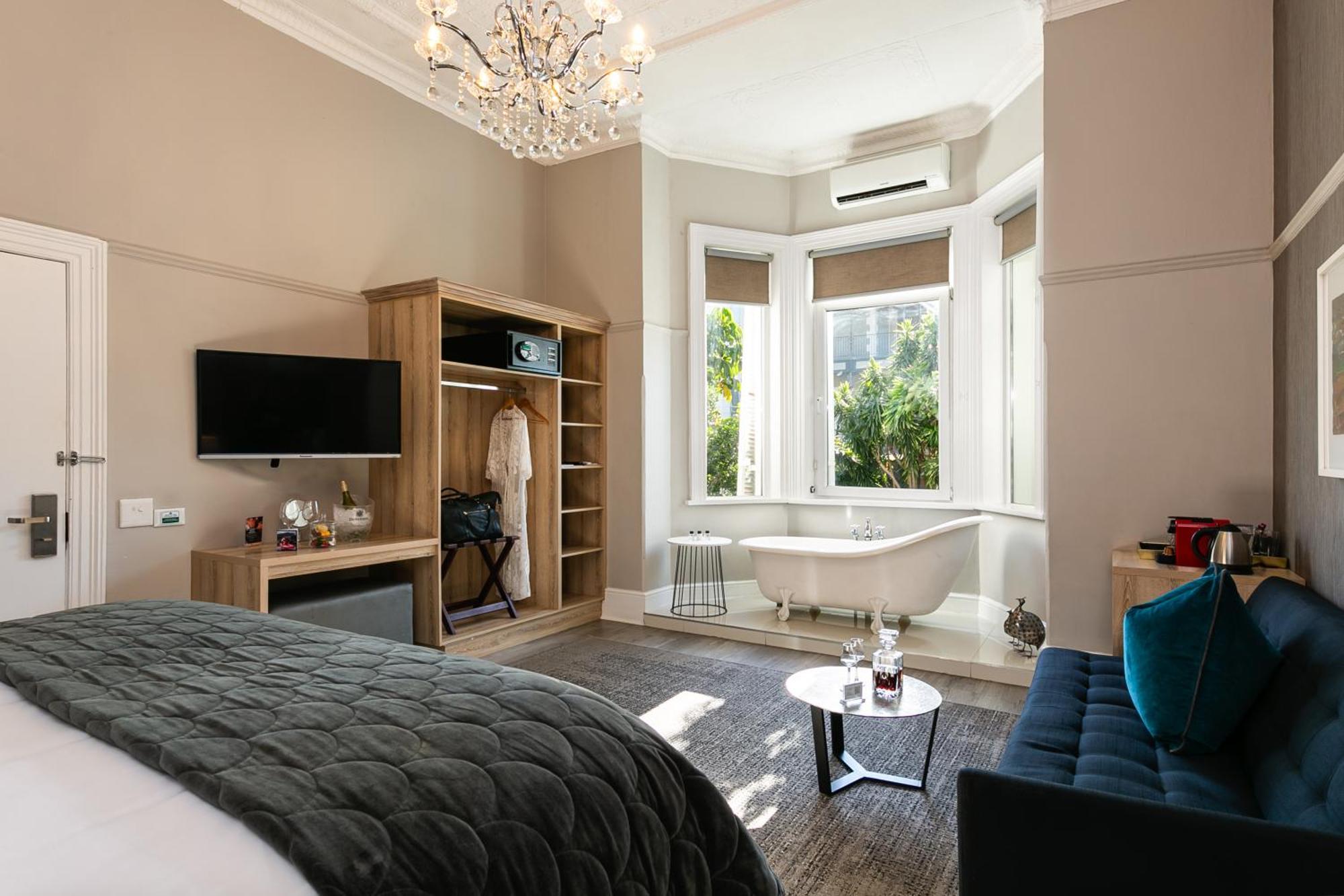 Cloud 9 Boutique And 4*